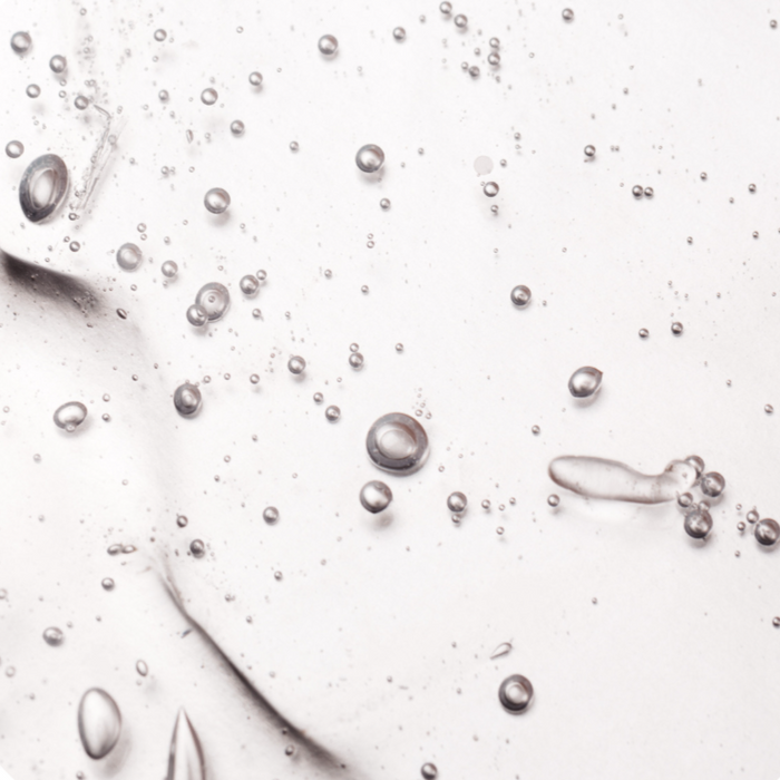 This first-to-market complex features 21 actives-in-one formulation to reduce the formation of acne breakouts and clogged pores, inhibit pigmentation while balancing skin tone. Serum clears active breakouts while reducing visible skin irritation. Lactobacillus Ferment complex supports the skin’s natural microbiome to prevent future breakouts from forming. Undecylenoyl Phenylalanine manages pigmentation (dark spots) that can occur post breakout or from too much UV exposure. 